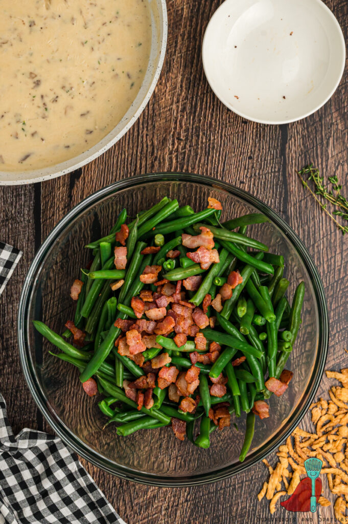 green beans and bacon in bowl